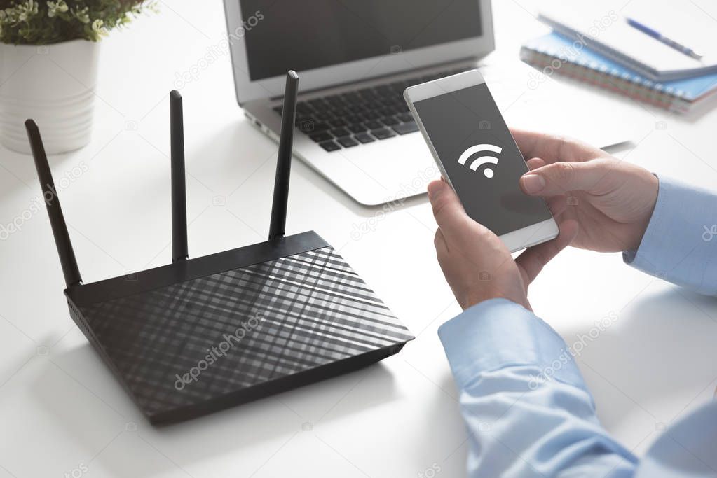 Installazione di access point WiFi e antenne per collegamenti a lunga distanza
