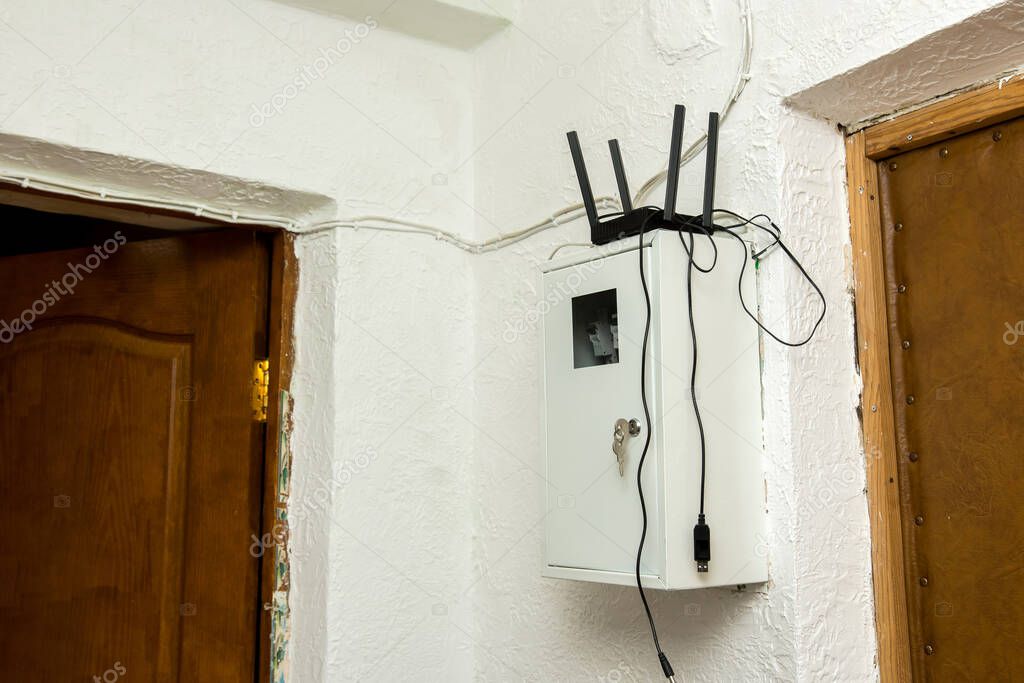 Installazione di rete con cavi e access point WiFi