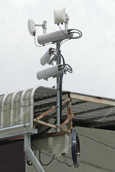 Antenne WiFi outdoor che collegano due edifici aziendali distanti